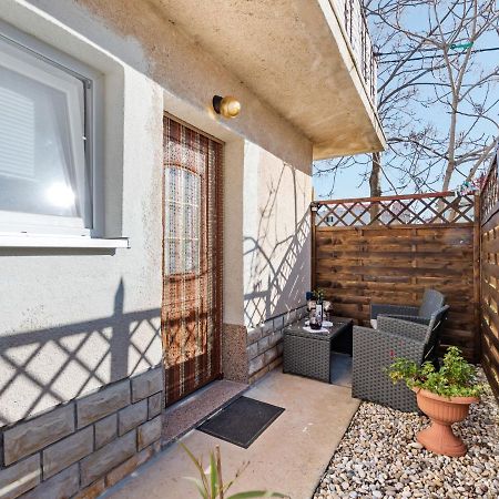 Cosy Holiday Home In Zadar With Garden Kültér fotó
